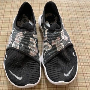 Nike sport light weigh sneakers